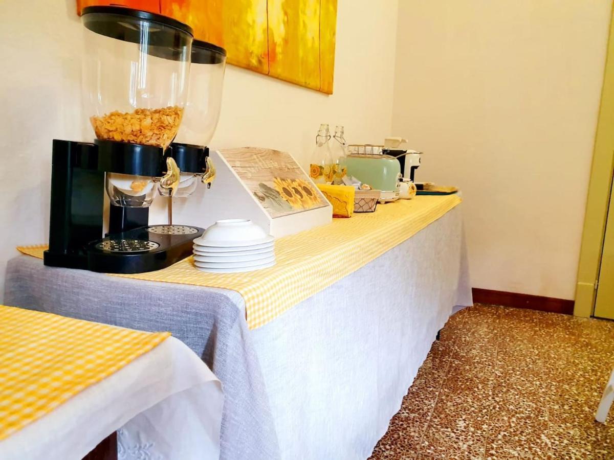 Bed and Breakfast Il Girasole ...At Andorus' House Erli Екстер'єр фото